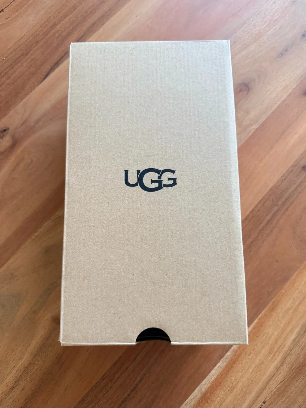 New in Box UGG Kids Ascot Chestnut Brown Suede Moccasin Slipper size 3